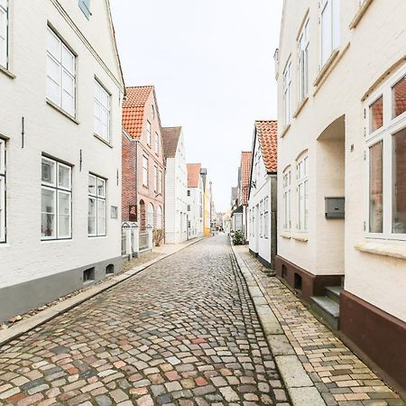 Apartmenthaus Theodor Storm Daemmerstunde Husum  Buitenkant foto