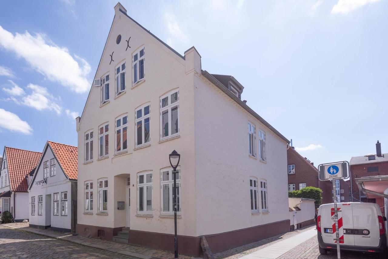 Apartmenthaus Theodor Storm Daemmerstunde Husum  Buitenkant foto