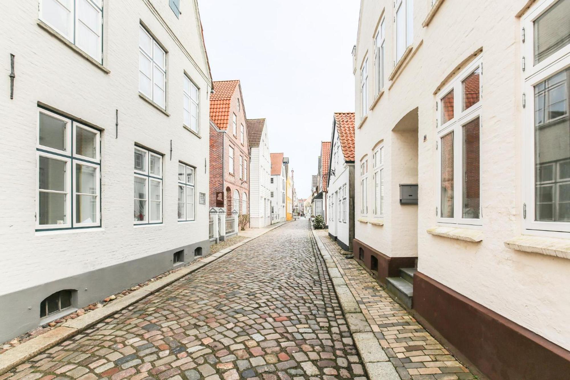 Apartmenthaus Theodor Storm Daemmerstunde Husum  Buitenkant foto